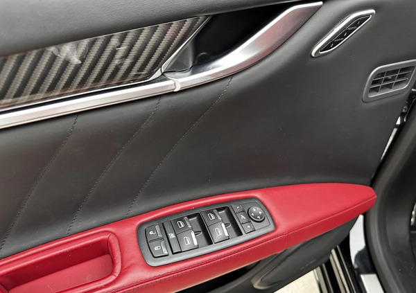 Maserati Ghibli cena 269000 przebieg: 29800, rok produkcji 2020 z Rzeszów małe 232